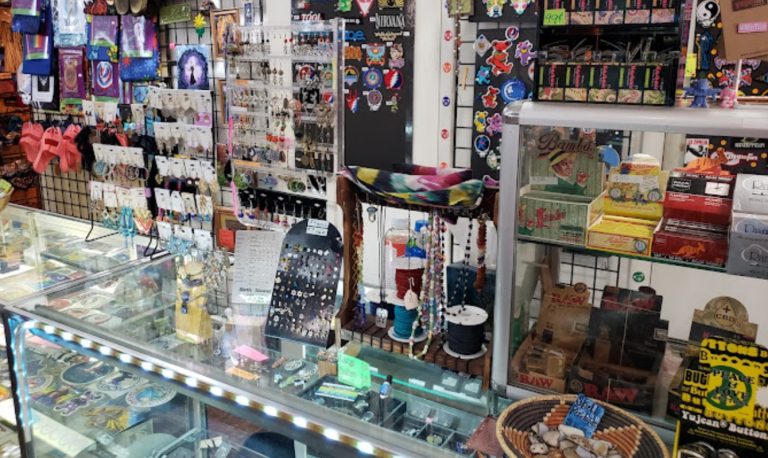 amigos and us 768x458